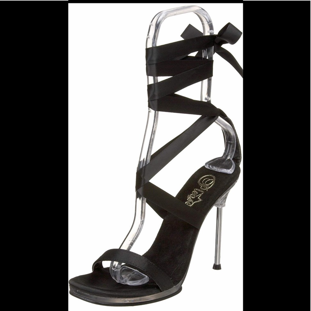 Women’s strapped pumps